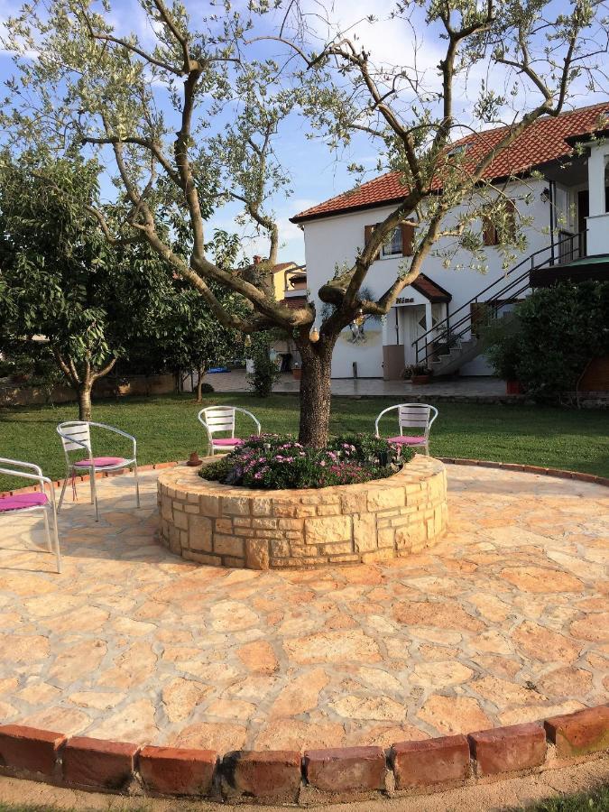 Pension Nina Umag Exterior foto